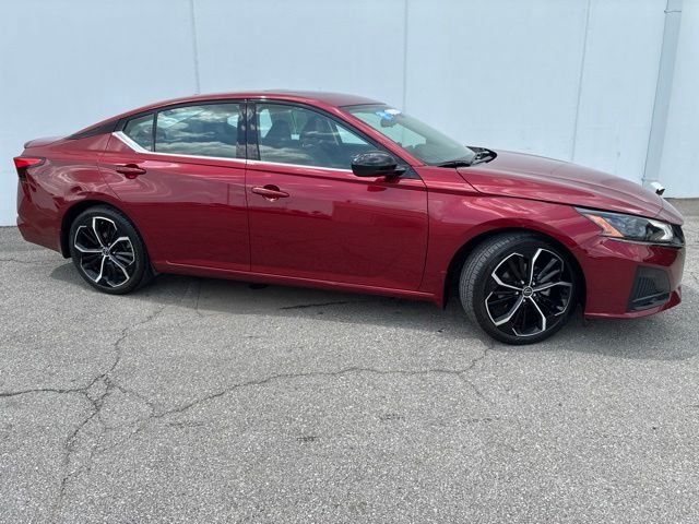 Used 2023 Nissan Altima SR with VIN 1N4BL4CV1PN321188 for sale in Kansas City