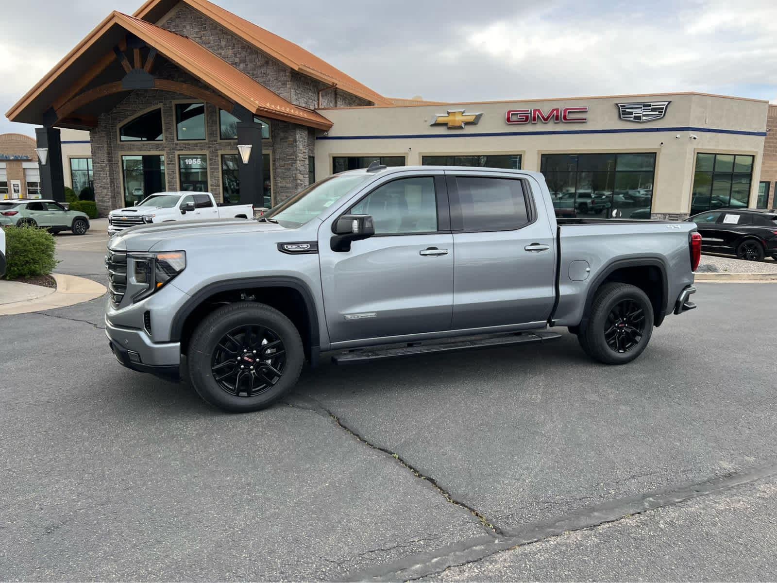2026 GMC Sierra 4WD Crew Cab Short Box Elevation's photo