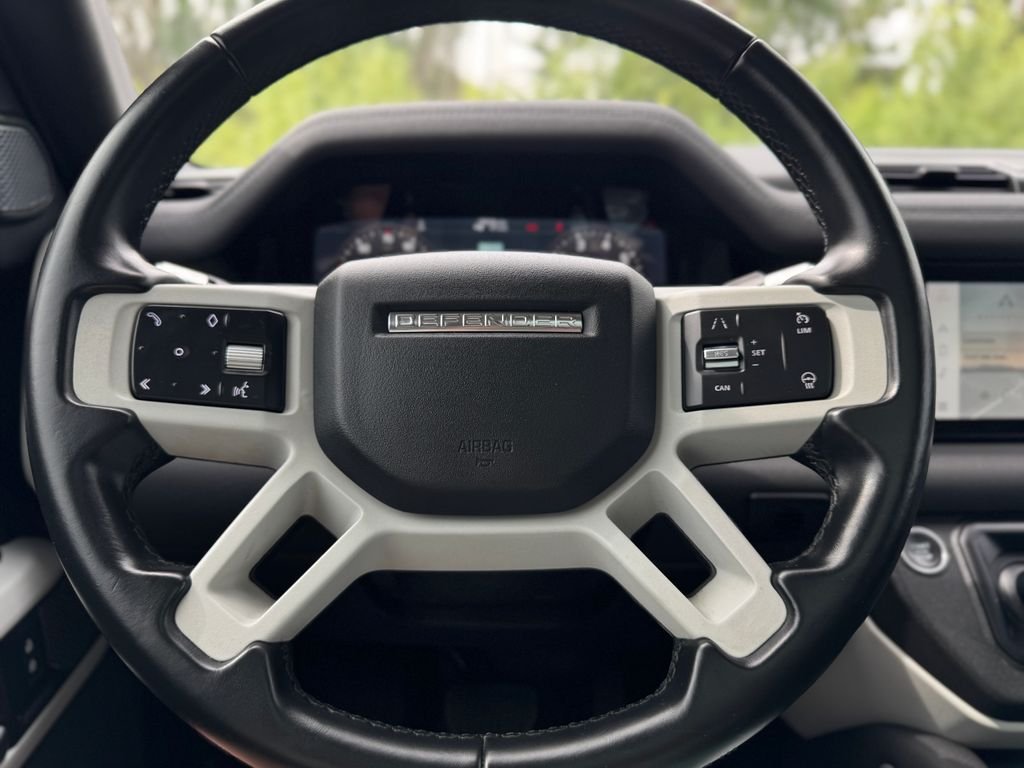 Used 2022 Santorini Black Metallic Land Rover SE image 16