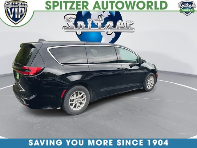 Used 2024 Black Chrysler Touring L image 9