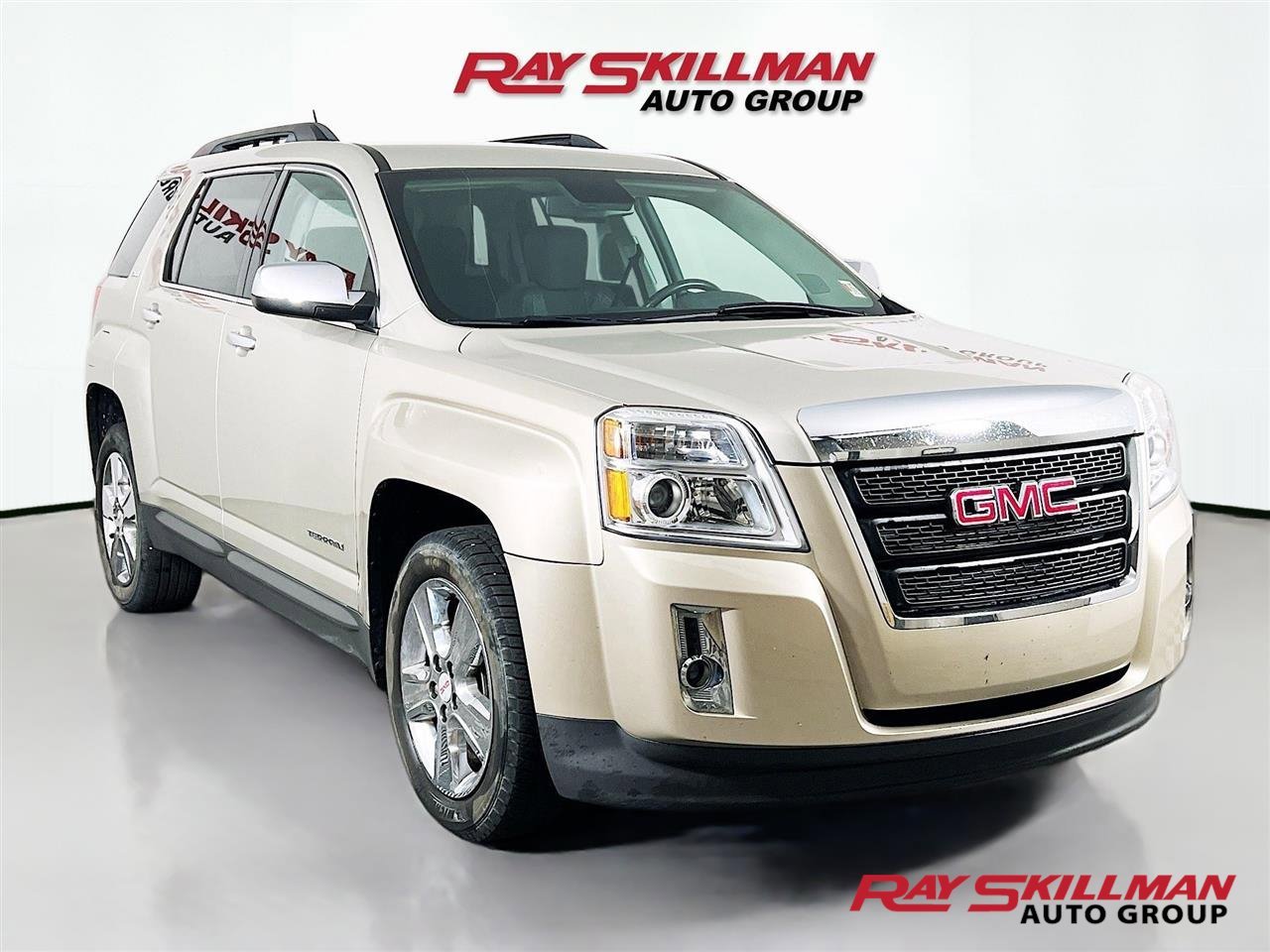 Used 2015 Champagne Silver Metallic GMC SLE image 1