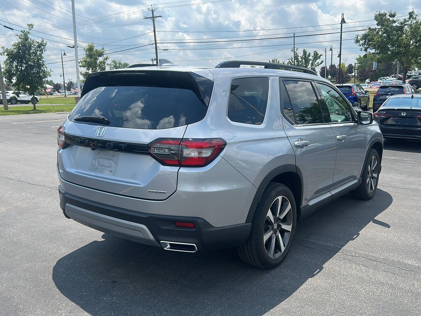 Used 2024 Lunar Silver Metallic Honda Touring image 7