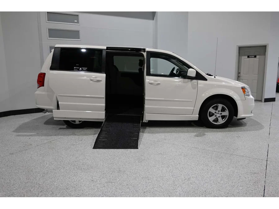 Used 2012 WHITE Dodge Crew Mobility Handicap Van image 17