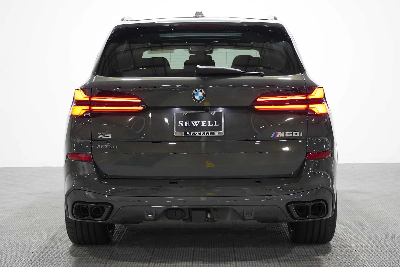 New 2026 Dravit Grey Metallic BMW M60i image 4