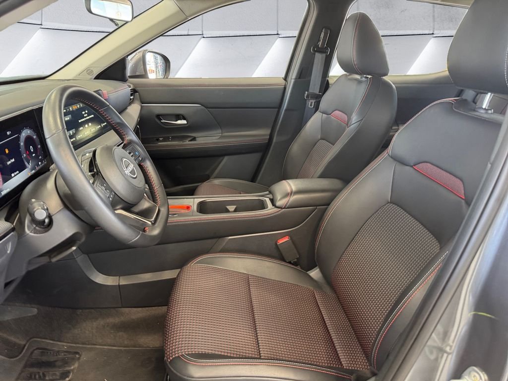 Used 2025 Gray Nissan SR image 7