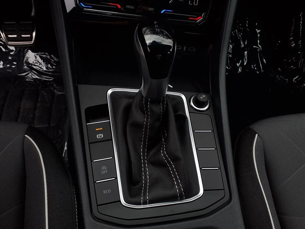 2025 Volkswagen Jetta Sport - Photo 11