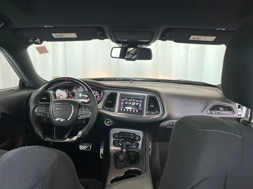 Used 2023 White Dodge SXT image 9