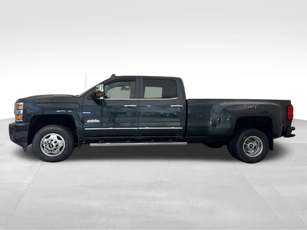 Used 2019 GRAPHITE METALLIC Chevrolet High Country image 2