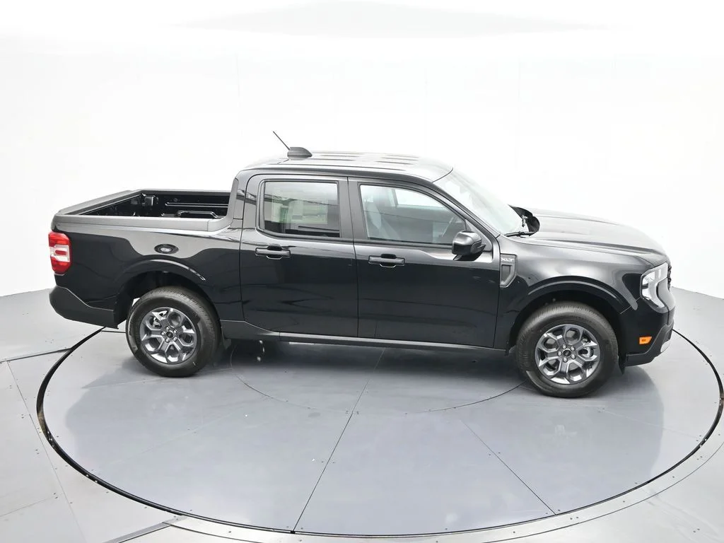 New 2025 Shadow Black Ford XLT image 24