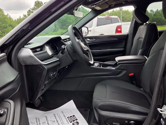 Used 2025 Black Jeep Laredo image 5