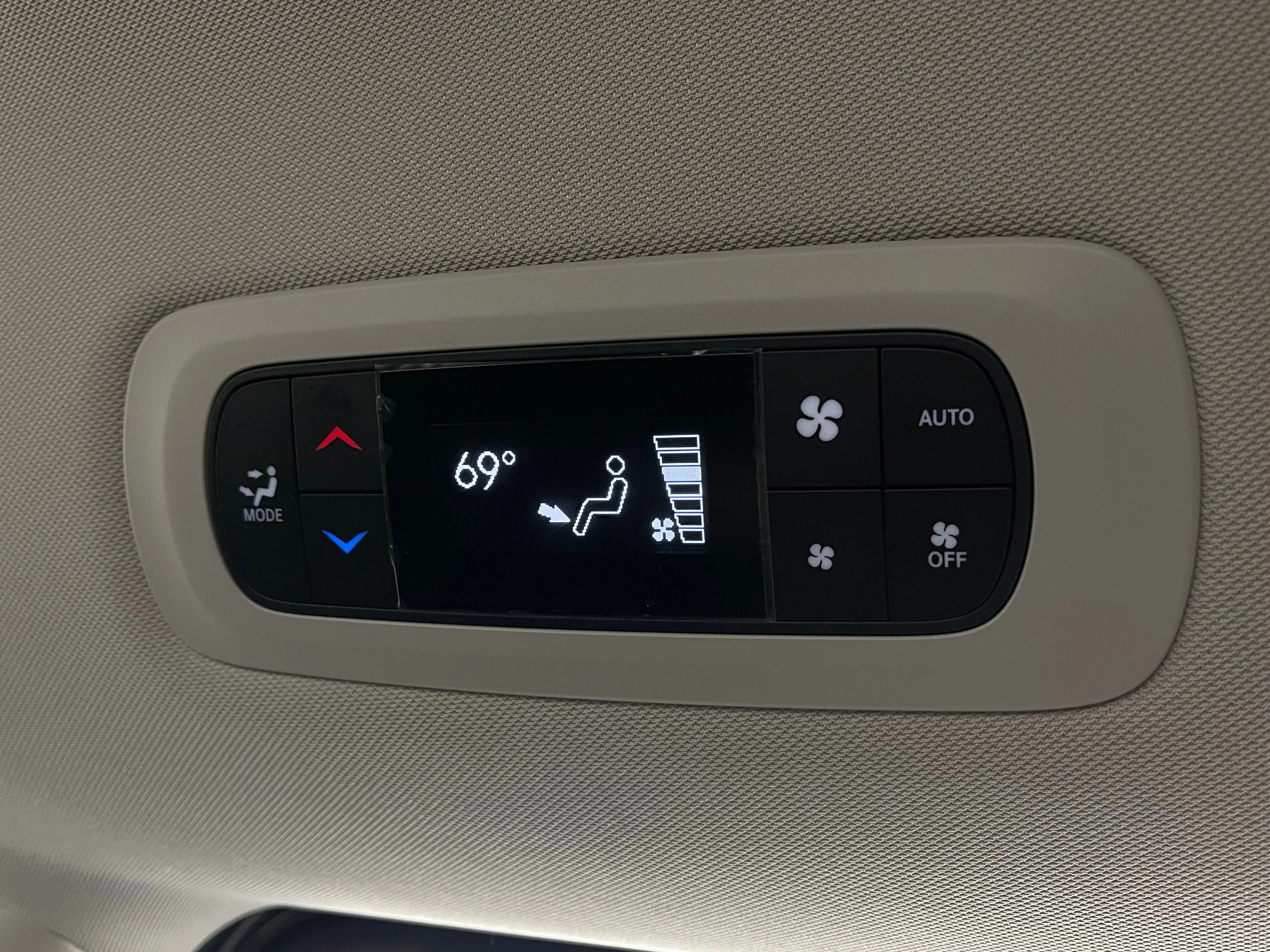 Used 2017 Granite Crystal Metallic Clearcoat Chrysler Touring L image 5