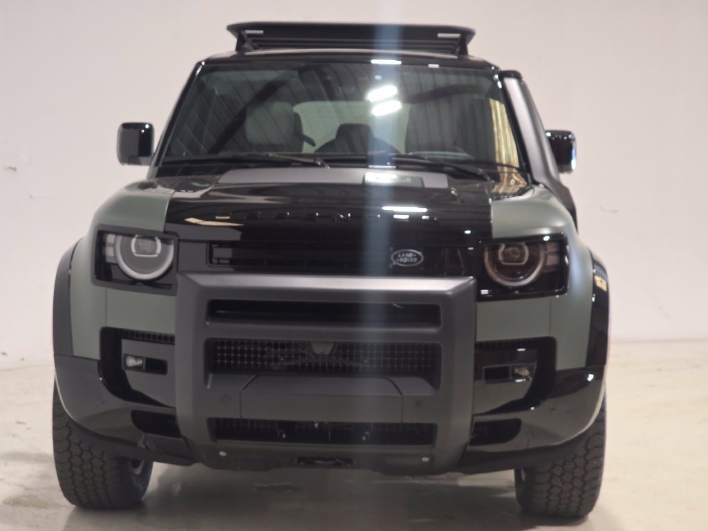 Certified Used 2026 Keswick Green Metallic Land Rover Trophy Edition Keswick image 2