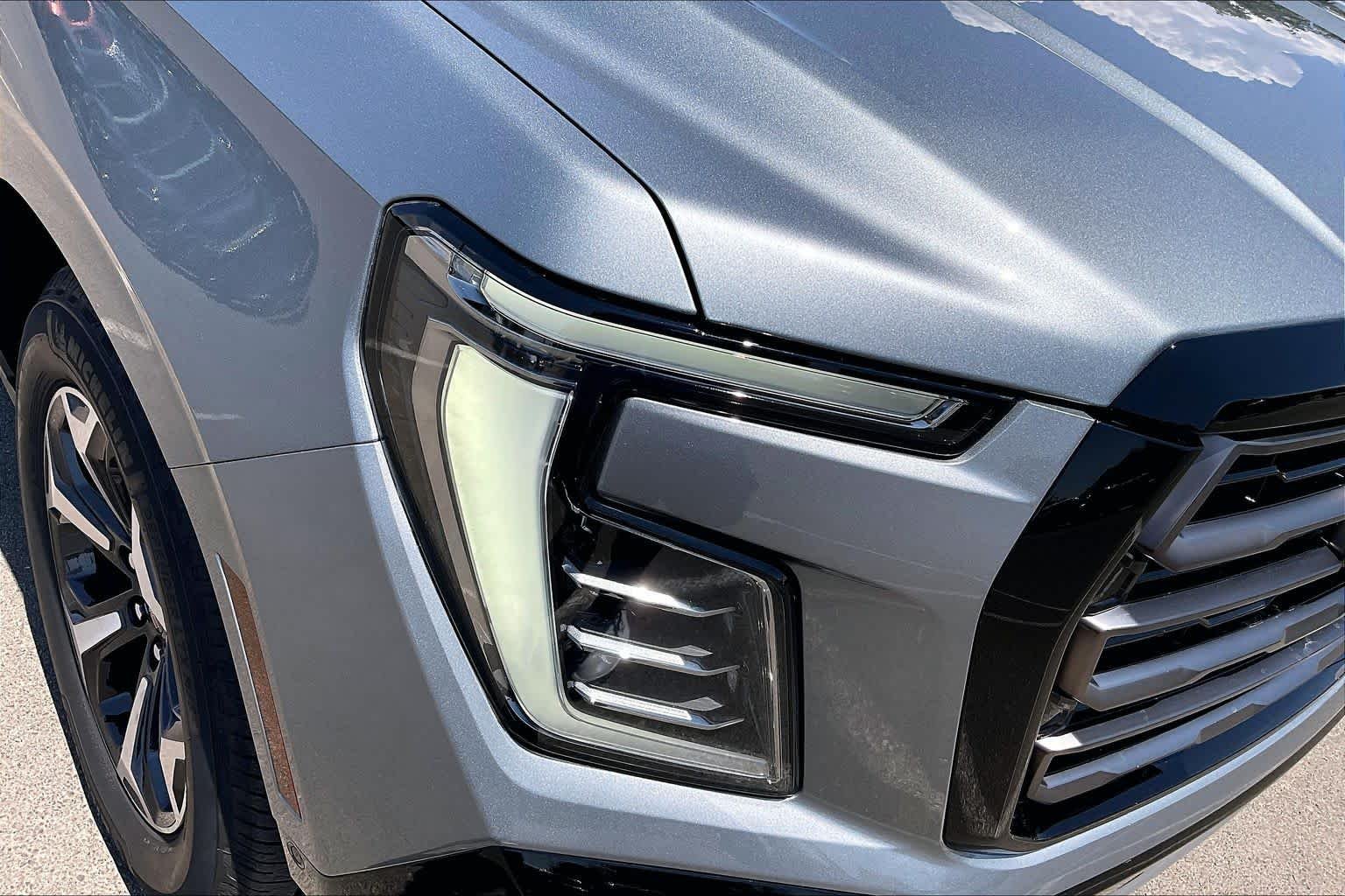 Used 2026 Sterling Metallic GMC AT4 Ultimate image 28