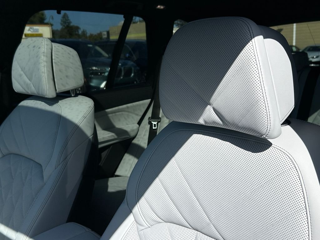 New 2026 Dravit Grey Metallic BMW xDrive50e image 14