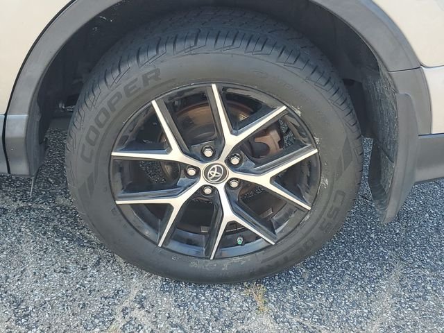 Used 2017 Silver Toyota SE image 31