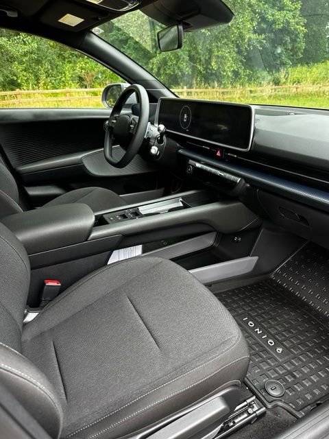 2025 Hyundai IONIQ 6 SE - Photo 20