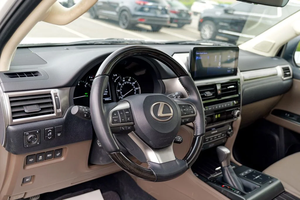 Used 2023 White Pearl Lexus 460 image 21