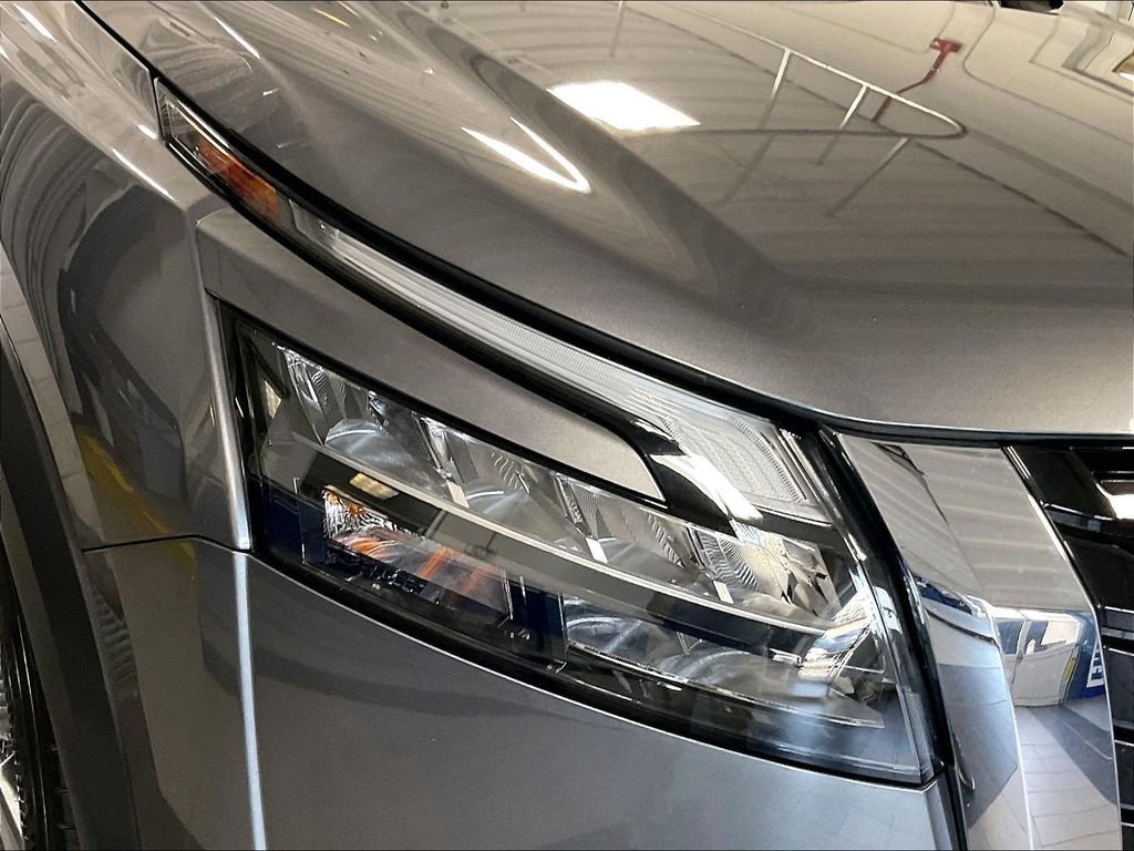 Used 2023 Gray Nissan SV image 32