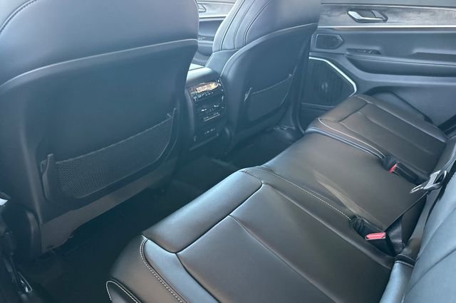 New 2026 Baltic Gray Metallic Clear-Coat Exterior Paint Jeep Limited image 11