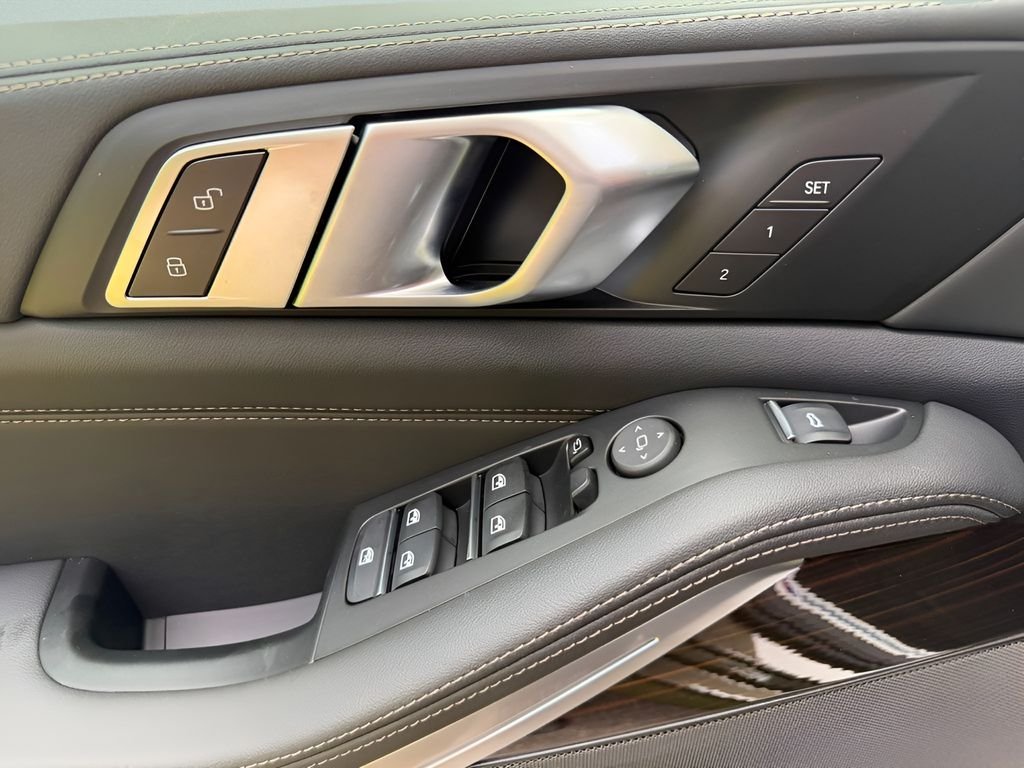 New 2026 Manhattan Green Metallic BMW xDrive40i image 12