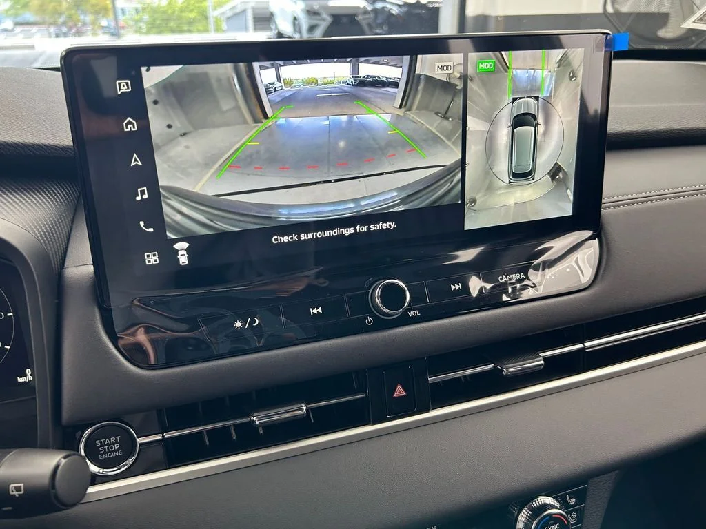 New 2026 Gray Mitsubishi SEL image 19