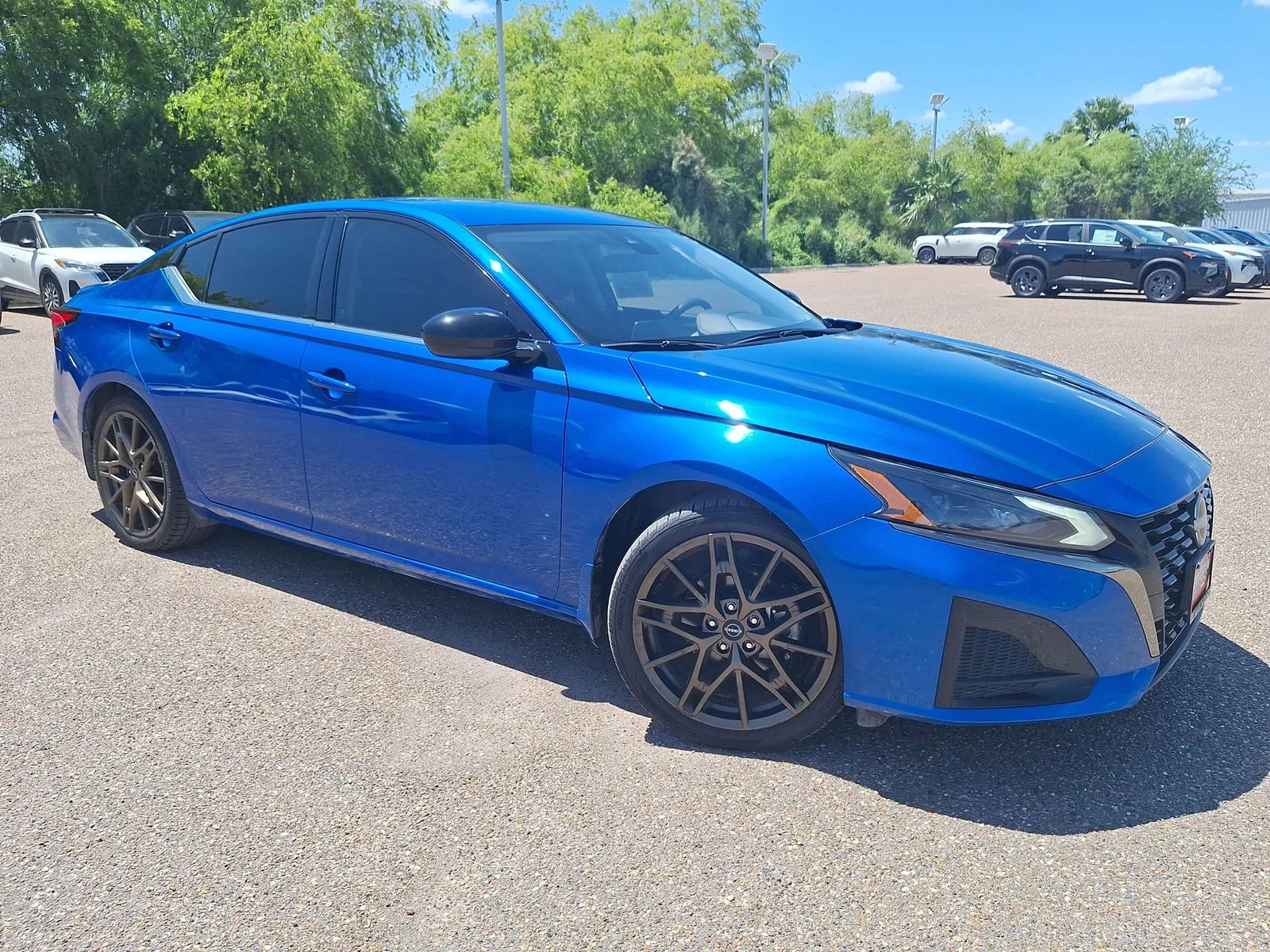 Used 2025 Blue Nissan 2.5 SR image 1