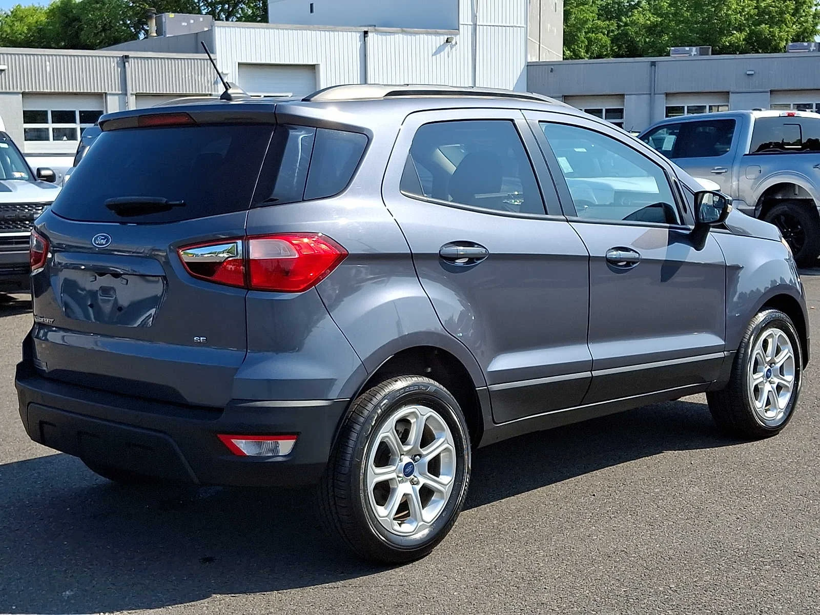 Used 2021 Smoke Metallic Ford SE image 6