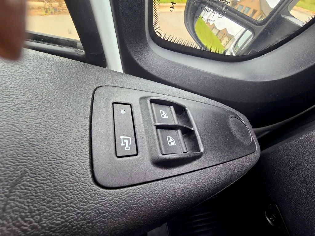 Used 2025 White Ram Base image 14