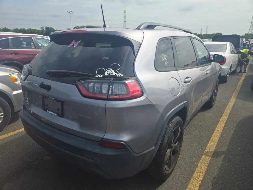 Used 2019 Silver Jeep Latitude Plus image 2