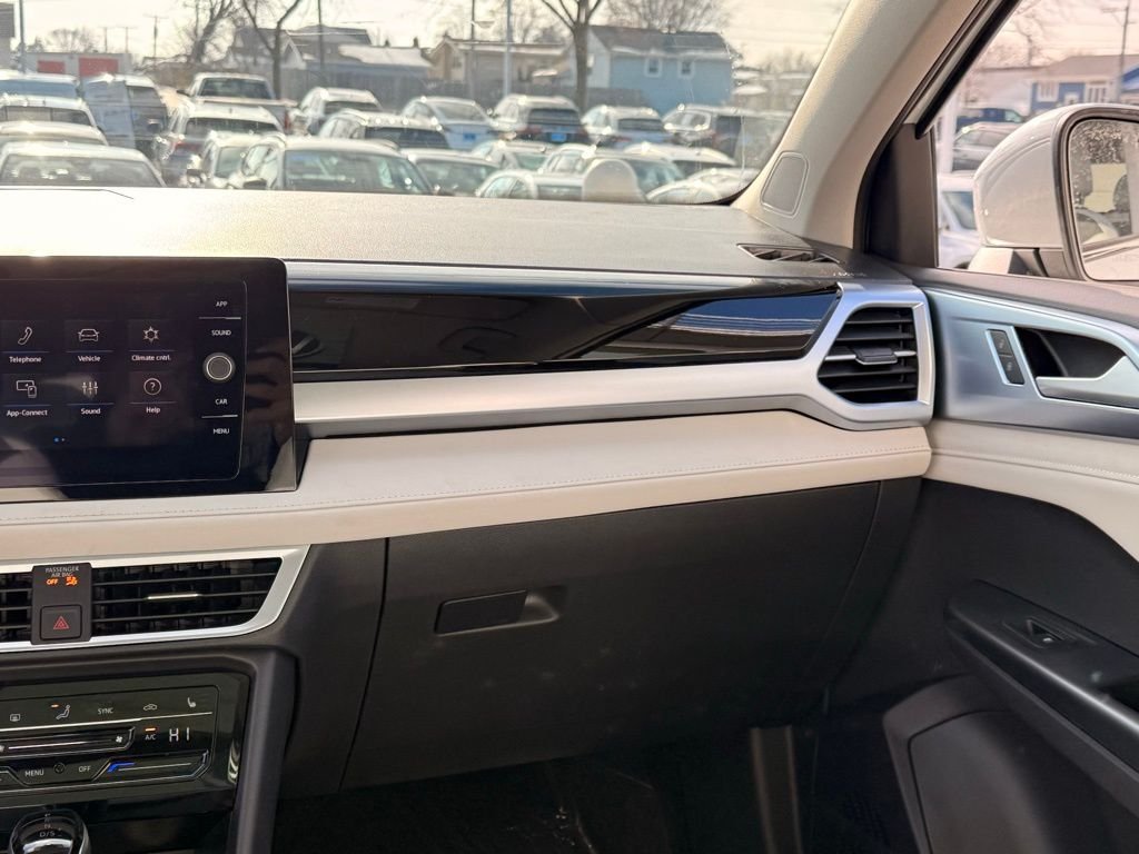 New 2026 Pure White Volkswagen 1.5T SE image 17