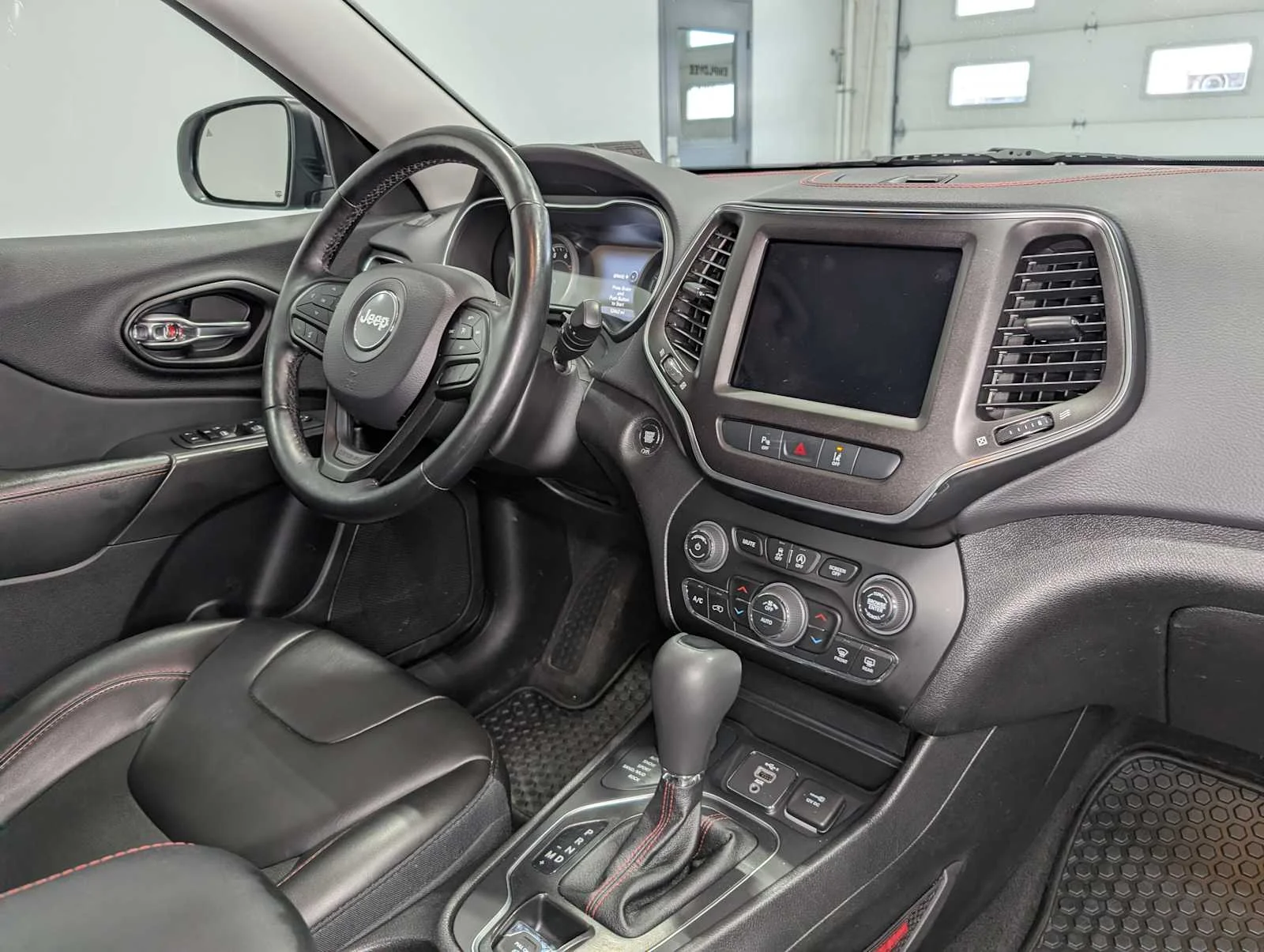 Used 2021 Billet Silver Metallic Clearcoat Jeep Trailhawk image 43