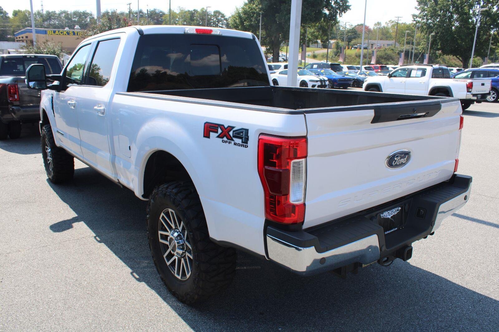 Used 2017 White Platinum Metallic Tri-Coat Ford Lariat image 8