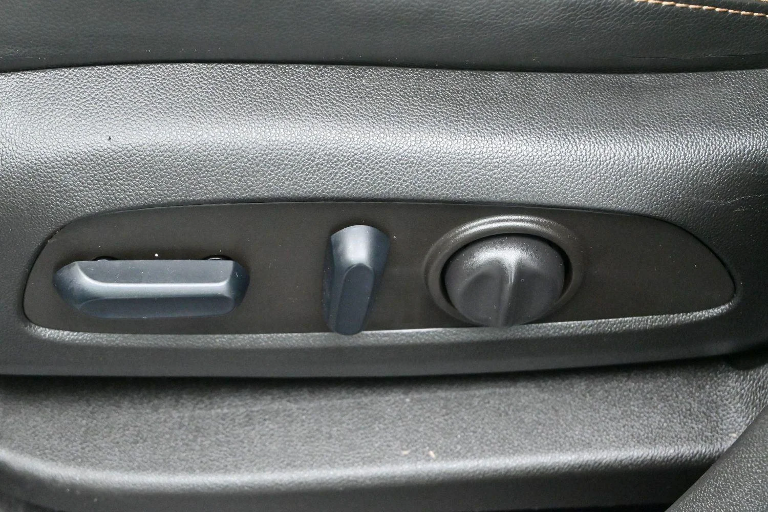 Used 2022 Iron Gray Metallic Chevrolet Premier image 16