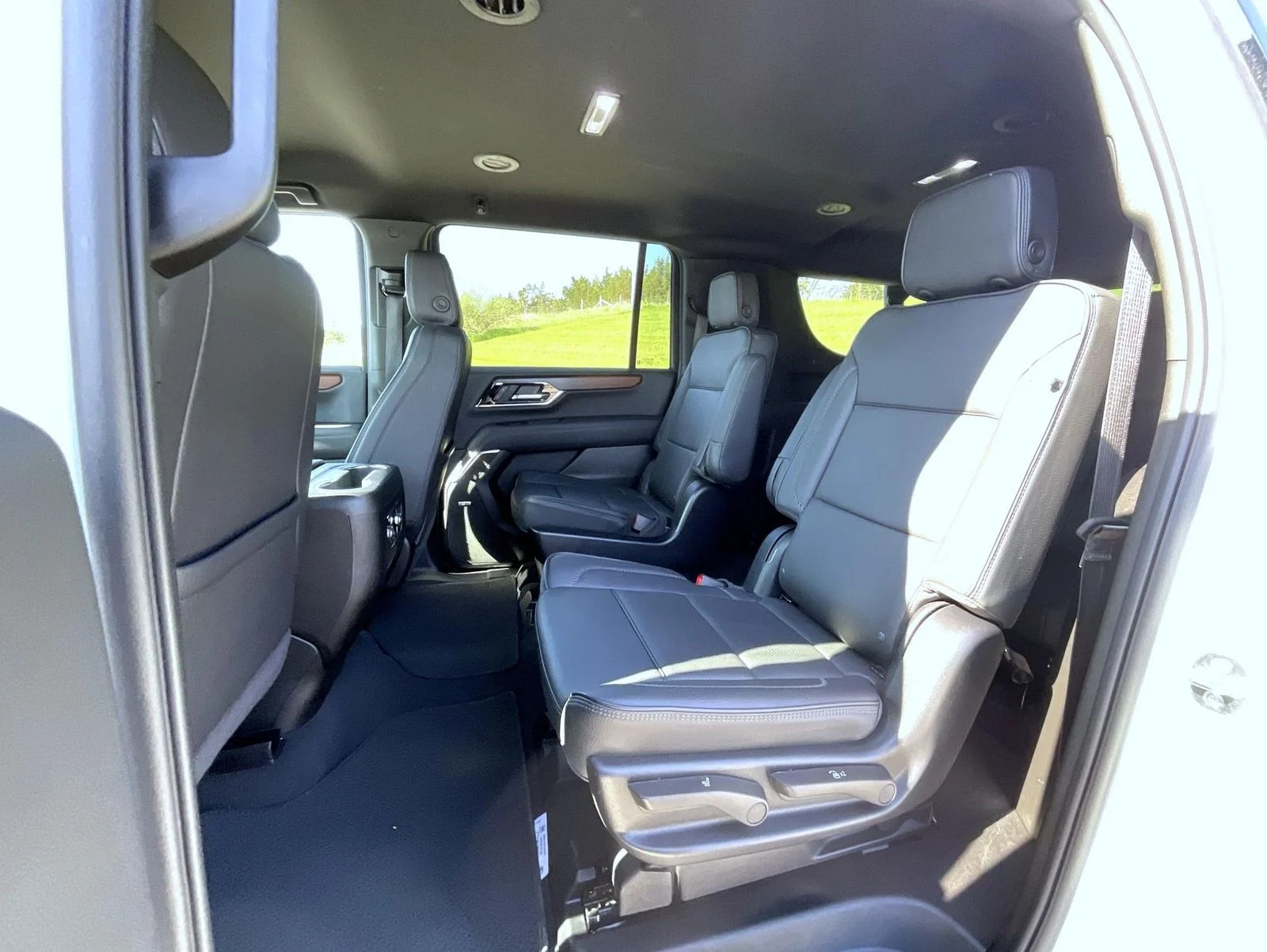 Used 2025 White GMC Denali image 21