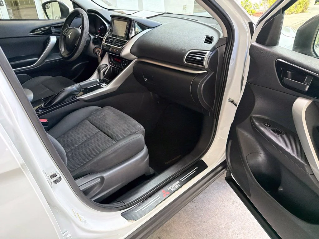 Used 2020 White Mitsubishi ES image 19
