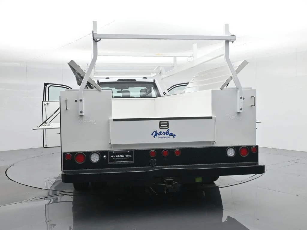 2026 Ford F-350 Super Duty Chassis Cab XL - Photo 33