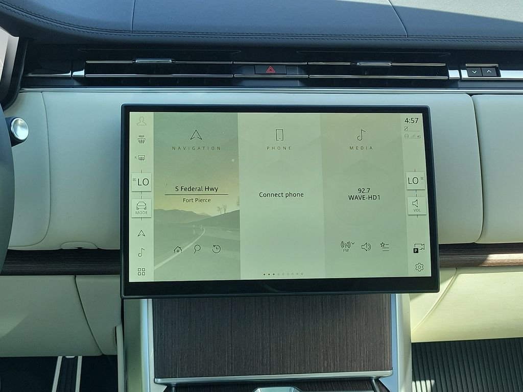 New 2026 Charente Grey LAND ROVER SE image 21
