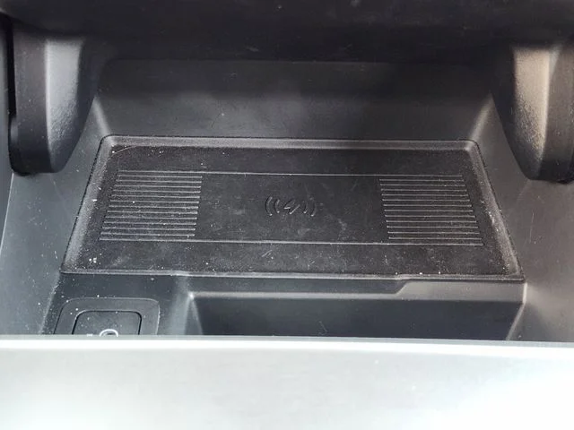 Certified Used 2025 Black Land Rover Dynamic SE image 18