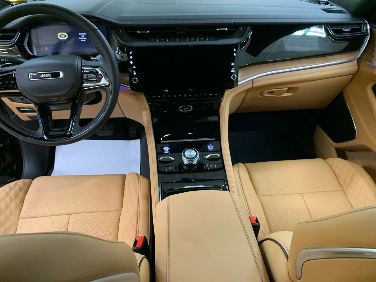 New 2026 Diamond Black Crystal Pearl Jeep Summit image 12