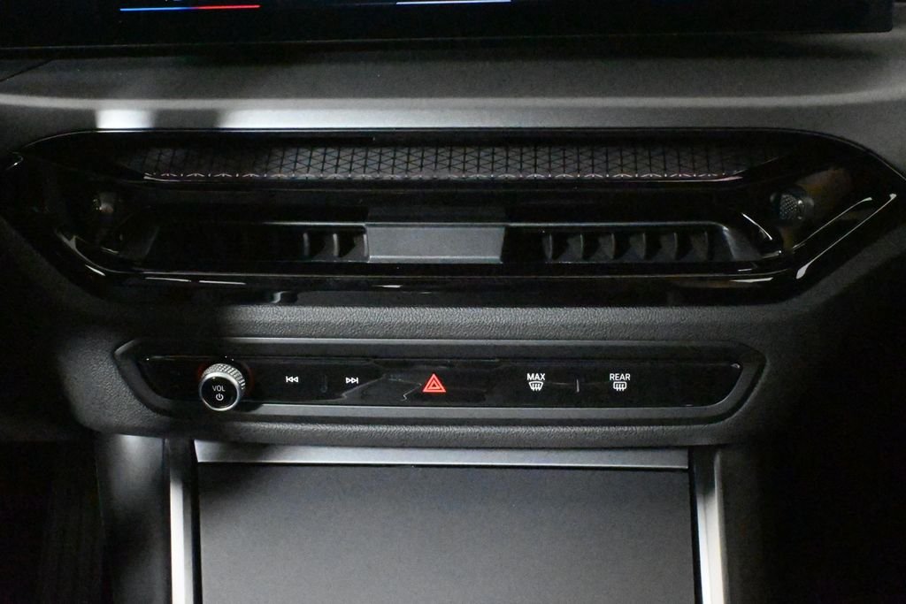 2025 BMW 2 Series 230i - Photo 24