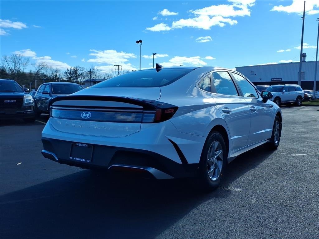 New 2026 Serenity White Pearl Hyundai SE image 4