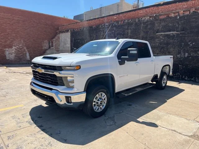 2025 Chevrolet Silverado HD LT 4WD Crew Cab Standard Box's photo