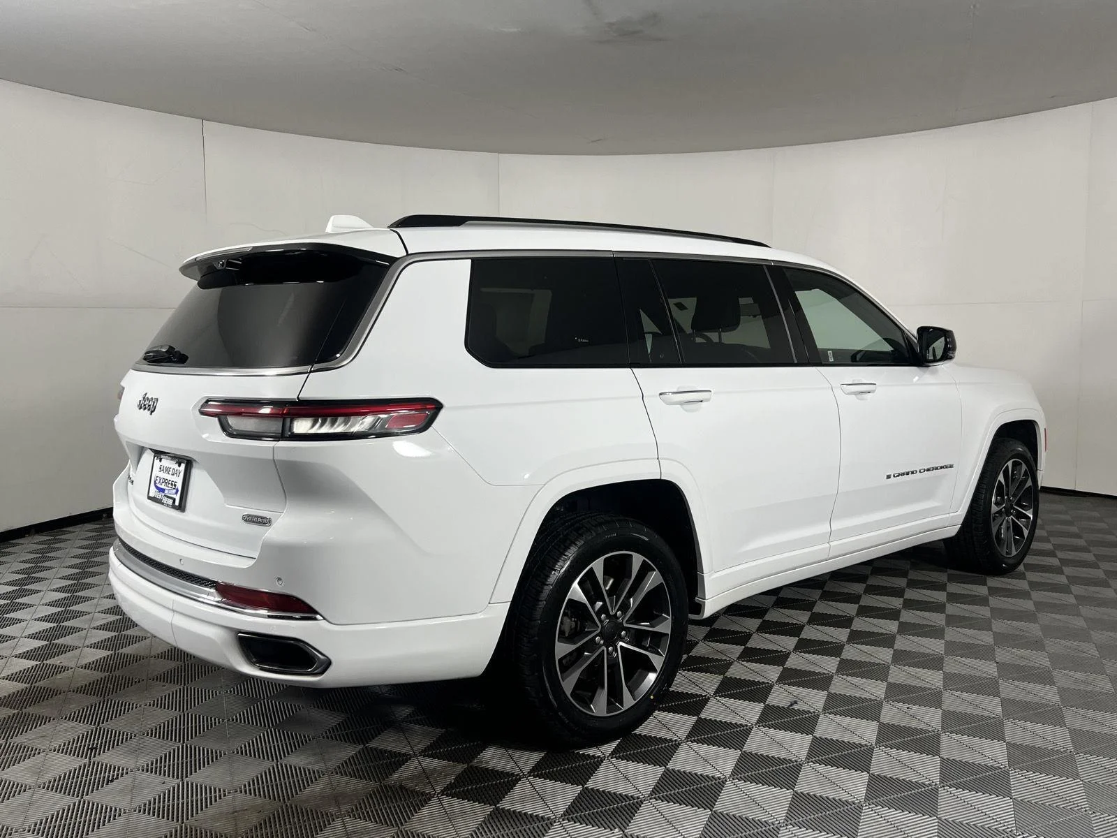 Used 2021 Bright White Clearcoat Jeep Overland image 9