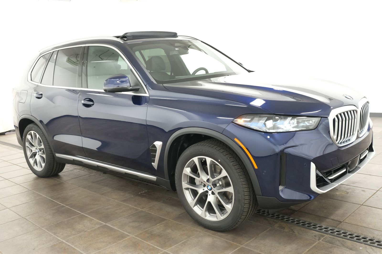 New 2026 Tanzanite Blue II Metallic BMW xDrive40i image 9