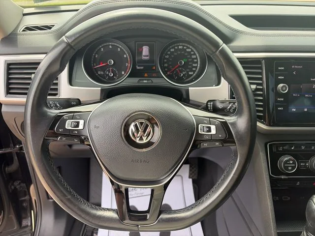 Used 2018  Volkswagen SEL image 13