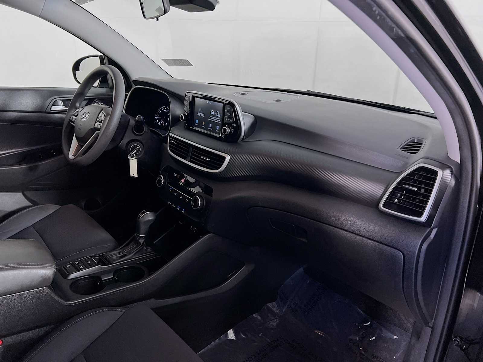 Used 2021 Black Noir Pearl Hyundai SE image 27