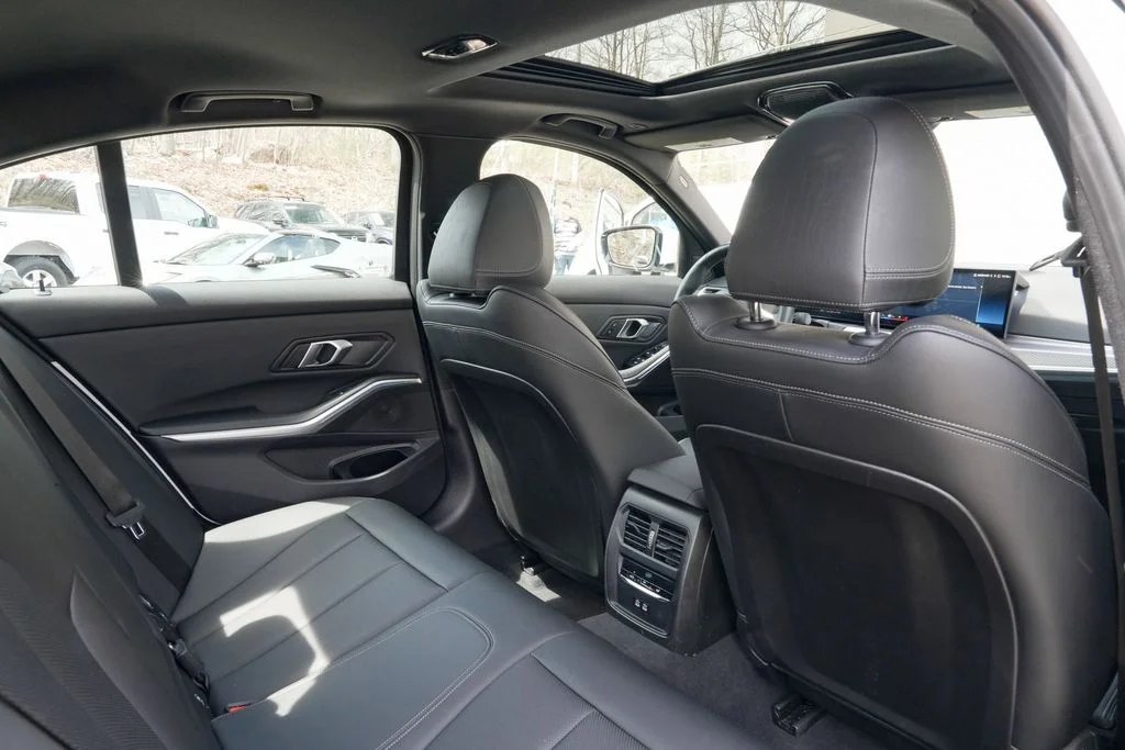 2024 BMW 3 Series 330i - Photo 37