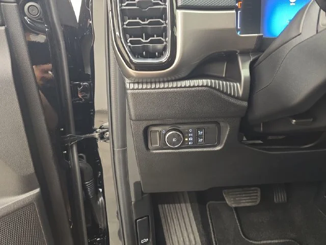 New 2026 Shadow Black Ford XLT image 37