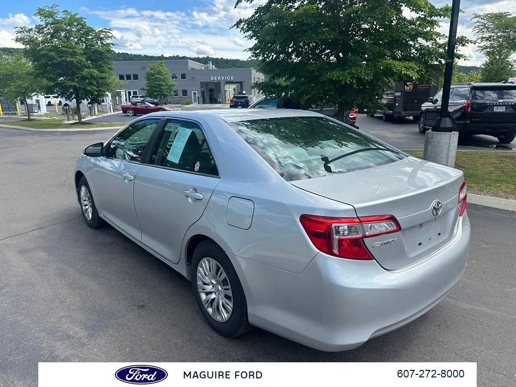 Used 2014 Silver Toyota LE image 7