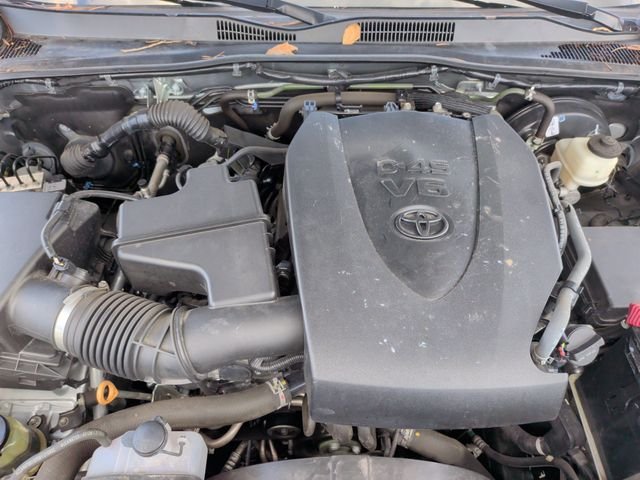 Certified Used 2022 Silver Toyota SR5 image 33